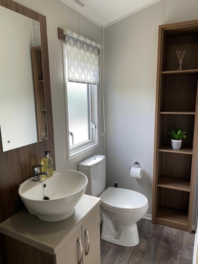 6 Berth Comfy Homely Caravan, Dog Friendly Campsite *