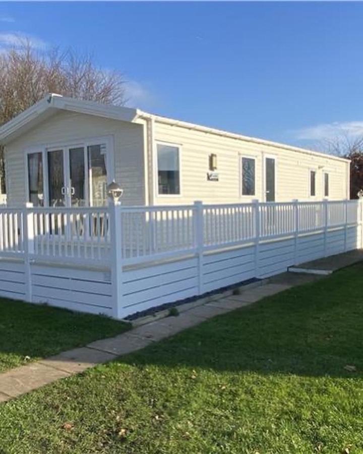 Campsite 6 Berth Comfy Homely Caravan, Dog Friendly