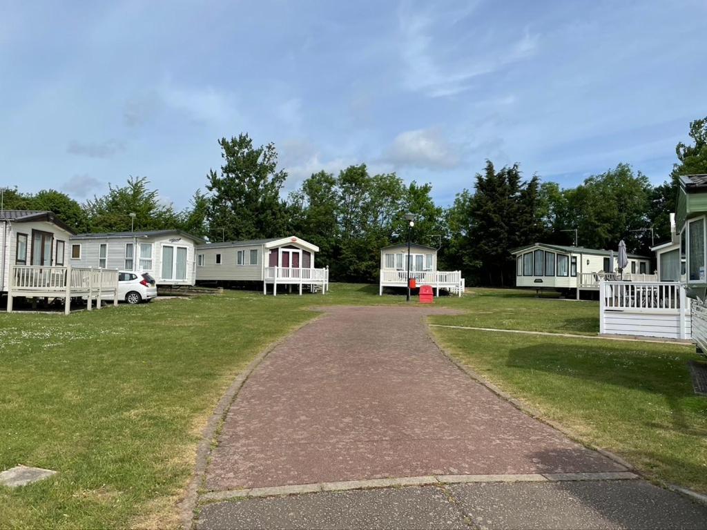 6 Berth Comfy Homely Caravan, Dog Friendly * Belton with Browston