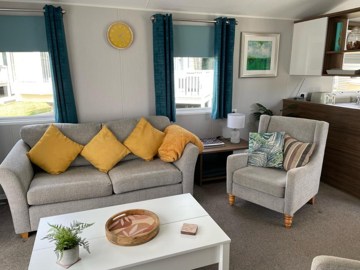 6 Berth Comfy Homely Caravan, Dog Friendly Campsite *