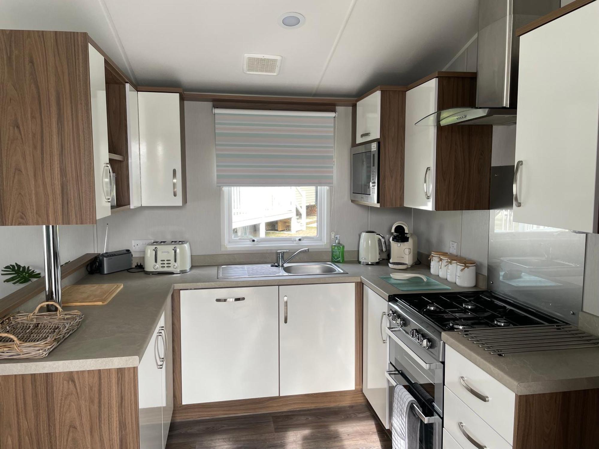 6 Berth Comfy Homely Caravan, Dog Friendly Campsite
